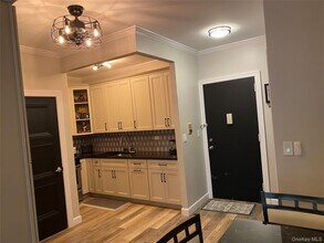 Building Photo - 3 Hanover Square