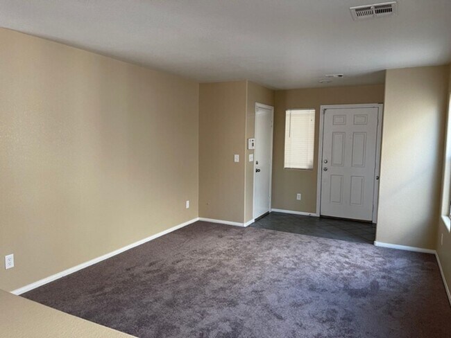 Foto del edificio - 6028 Sierra Lakes St