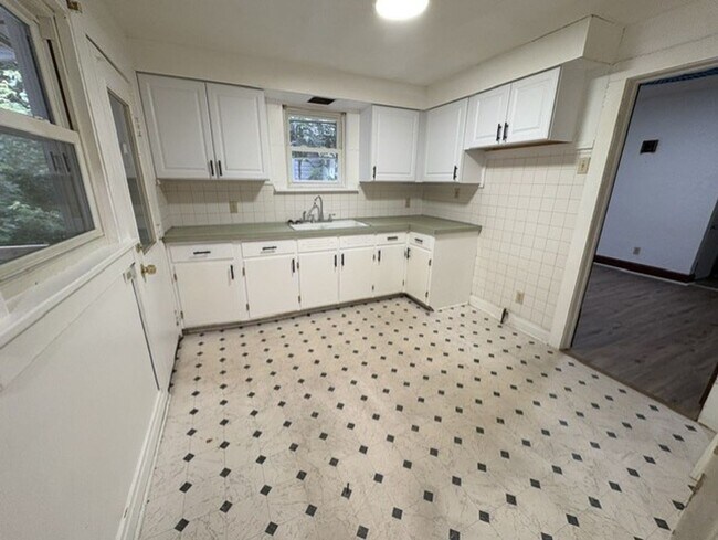 Foto del edificio - Updated West Akron Home with Flexible Living Space, Large Yard & Garage