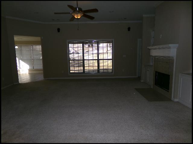 Building Photo - 303 Hidden Meadows Dr