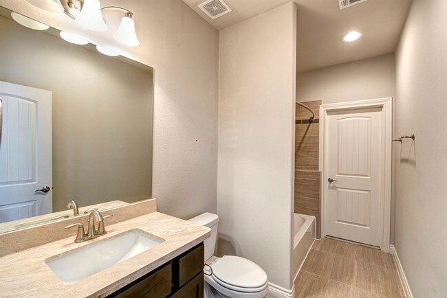 Foto del edificio - 848 W 17th St