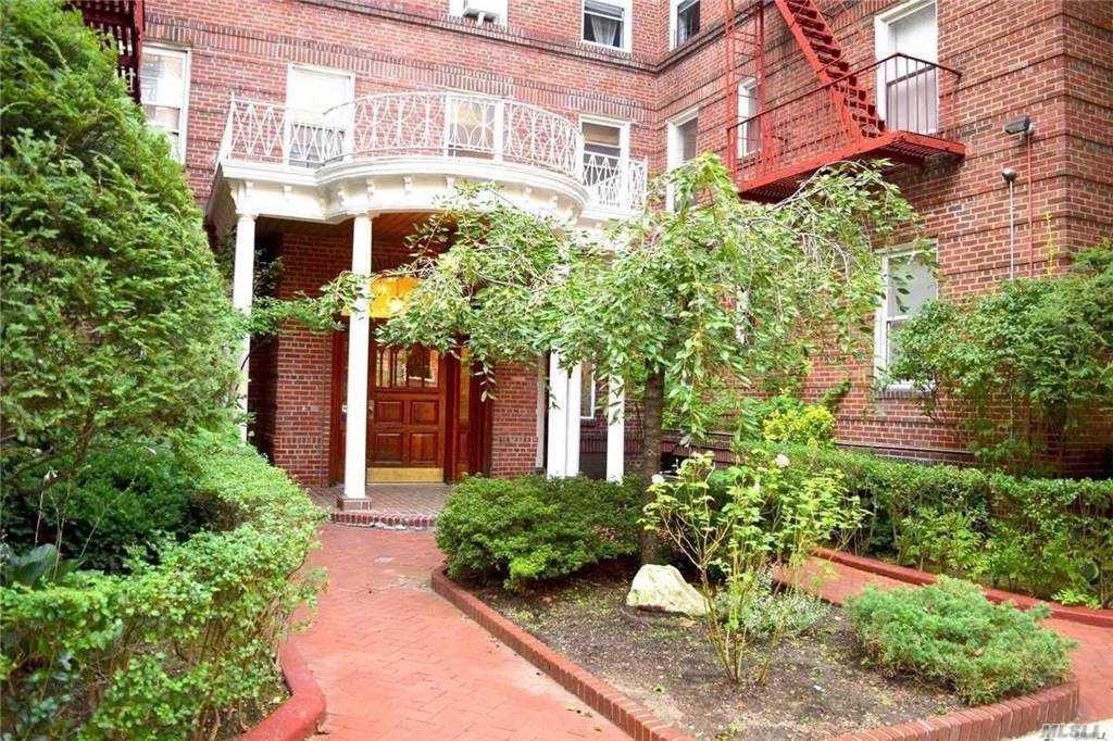 Foto principal - 111-39 76th Rd