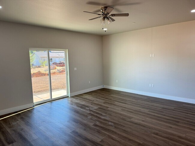 Foto del edificio - Brand New, Great Two Bedroom Home on The R...