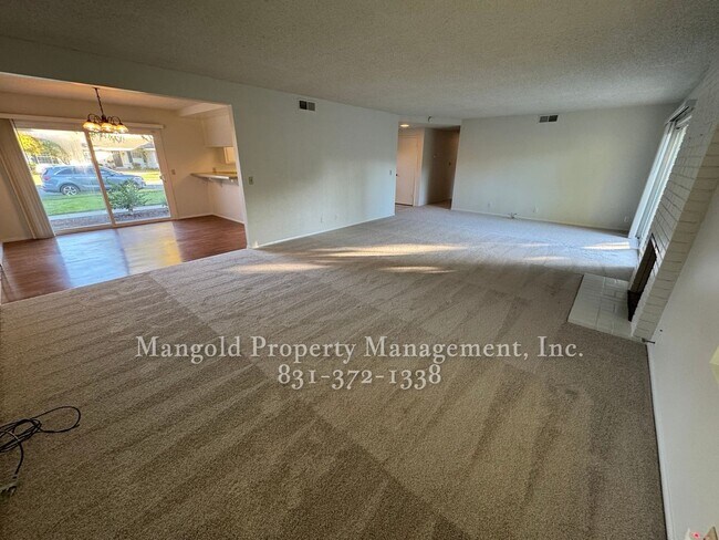 Building Photo - 22490 Ferdinand Dr