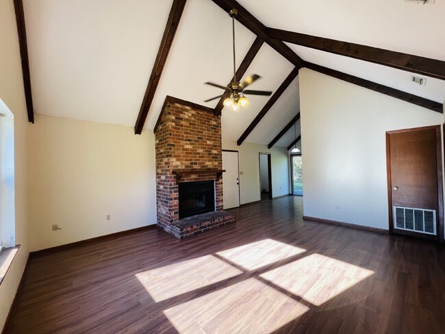 Foto del edificio - Home For Rent