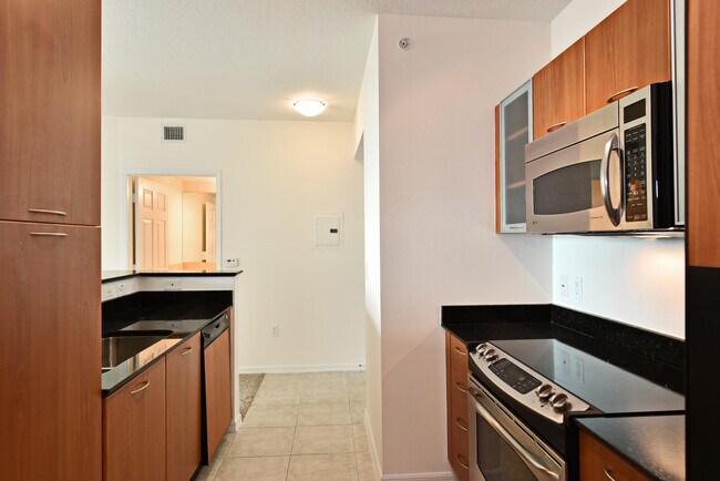 Foto del edificio - 100 NE 6th St