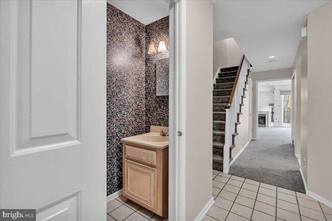 Foto del edificio - 506 Hazelwood Ln