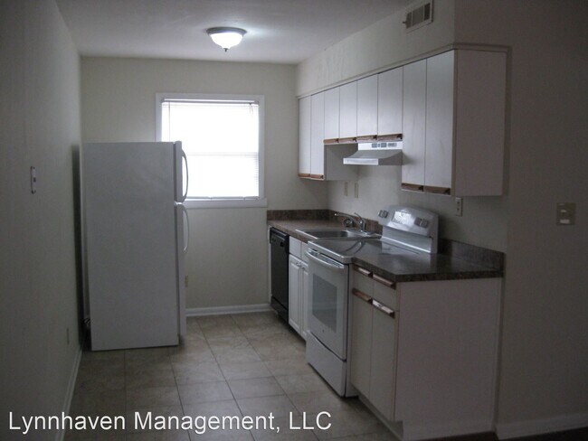 Building Photo - 840 Little Bay Ave
