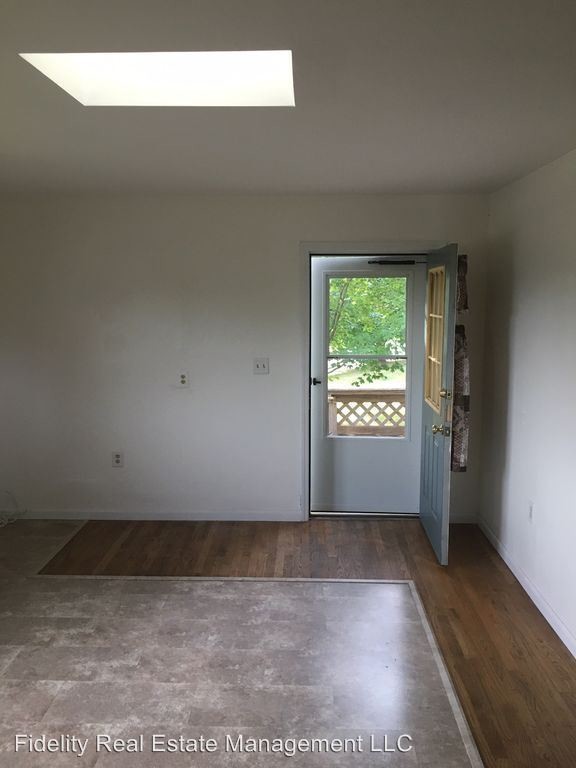 Building Photo - 16 Blossom Ln