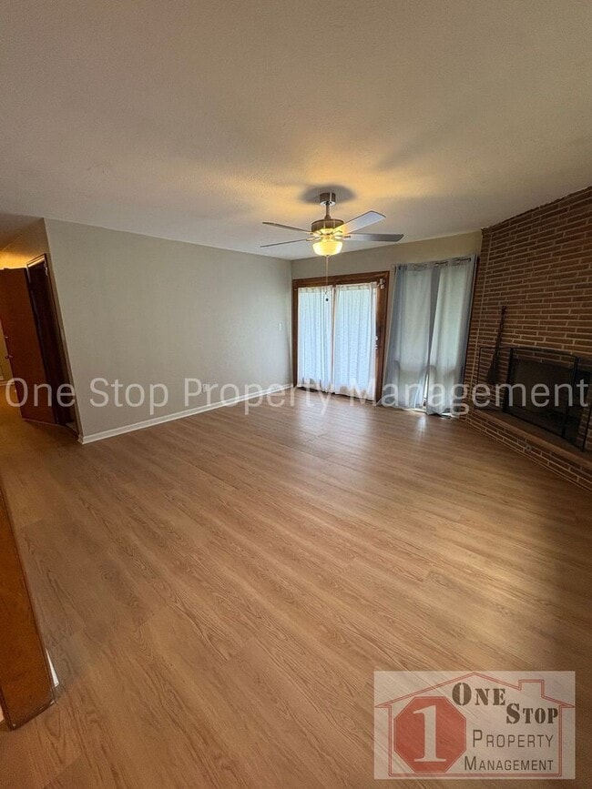 Building Photo - The Perfect 3 bedroom/2 bathroom home in Independence!