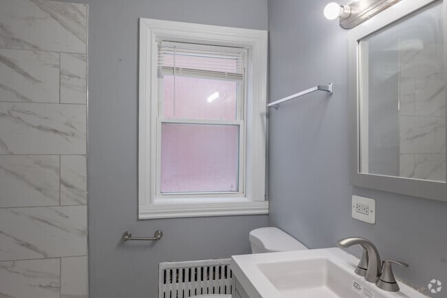 2BR, 1BA - 1000SF - 4208-4214 S Michigan Ave