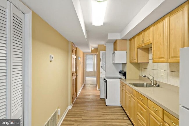 Building Photo - 2537 S Broad St