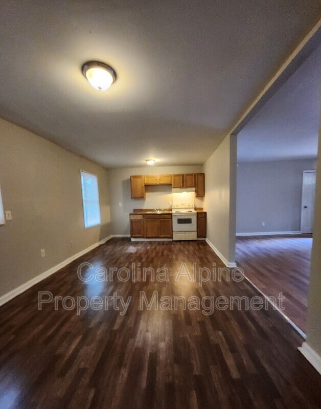Building Photo - 607 Glenn St