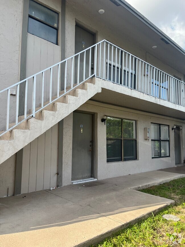 Westwind Lakes Townhouses Pet Friendly Apartments for Rent Miami, FL