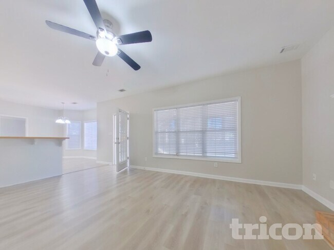 Foto del edificio - 890 Georgian Hills Dr