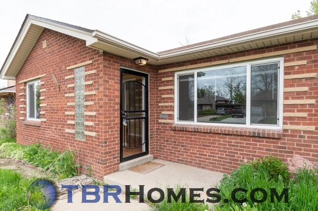 Photo - 2052 Jamaica St House