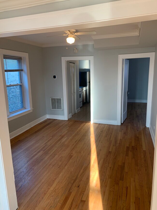 Dining Room - 3239 N Damen Ave