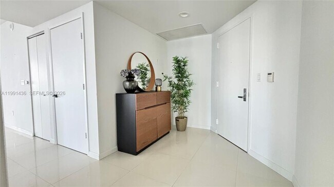 Building Photo - 495 Brickell Ave
