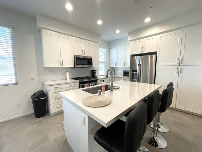 Building Photo - Modern Oceanside Townhome with Resort-Style Amenities