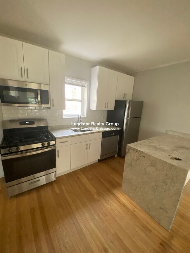 Foto del edificio - 4714 W Byron St