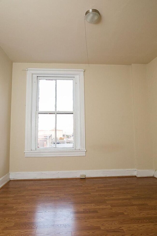 Bedroom - 1203 Saint Paul St