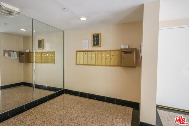 Foto del edificio - 811 S Lucerne Blvd