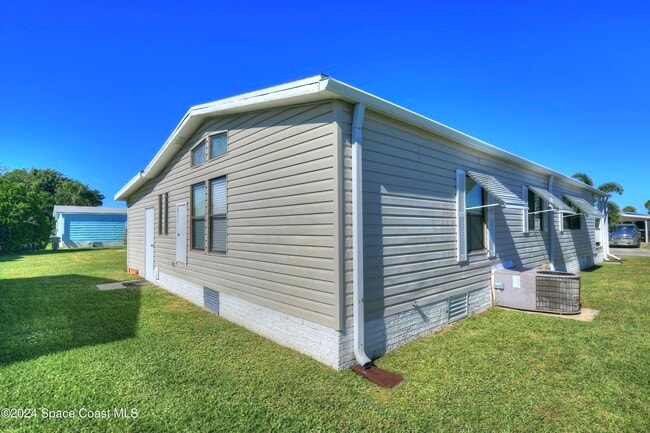 Building Photo - 561 Dolphin Cir