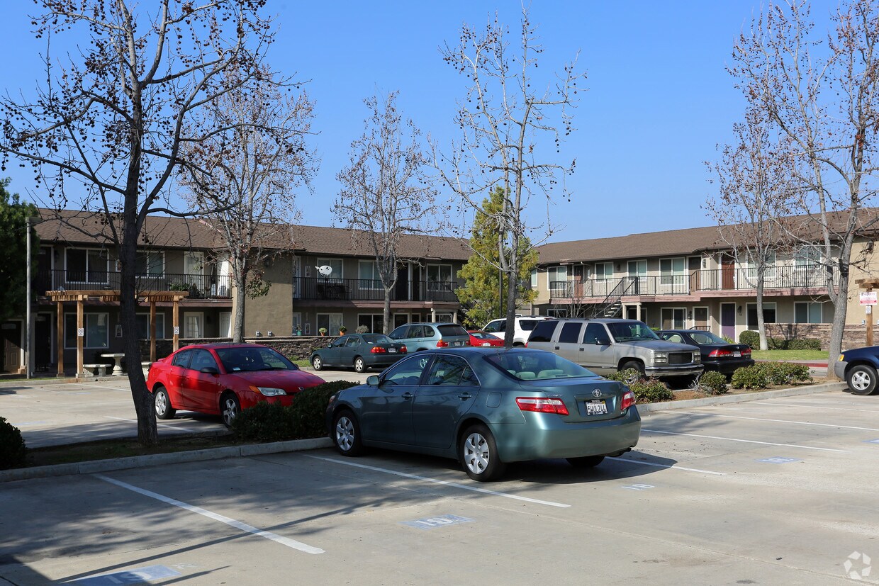 Building Photo - 1440 Oakdale Ave