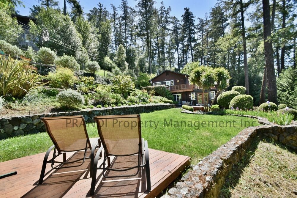 Primary Photo - Private Home in Scenic Forest Knolls