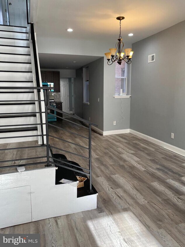 Foto principal - 421 E Clearfield St