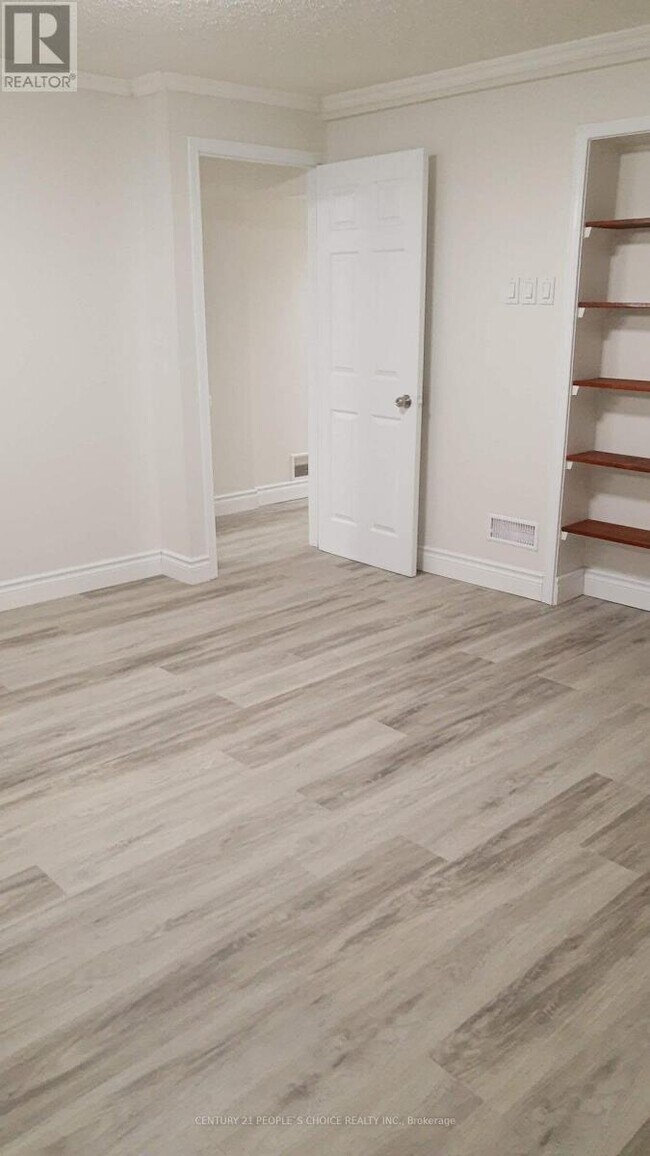 Photo du bâtiment - 1596 Warden Ave.