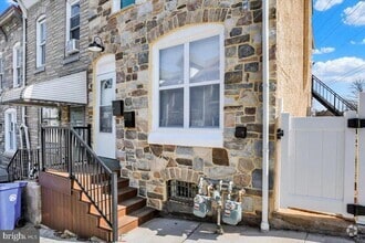 Building Photo - 553 Wunder St