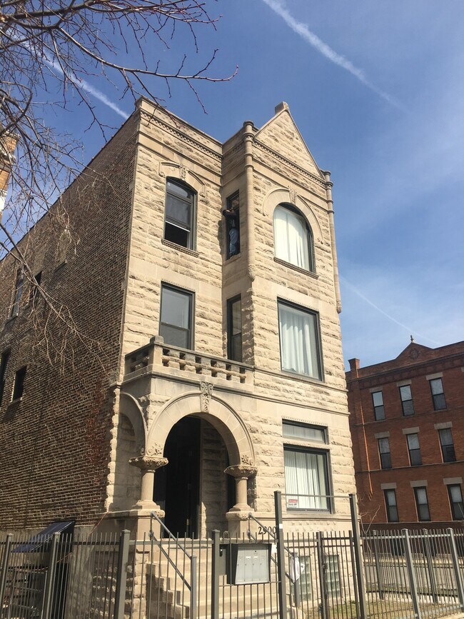 Foto del edificio - 2900 W Lexington St