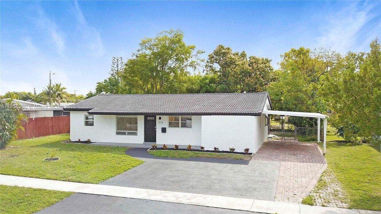 Foto principal - 610 NW 38th Ct