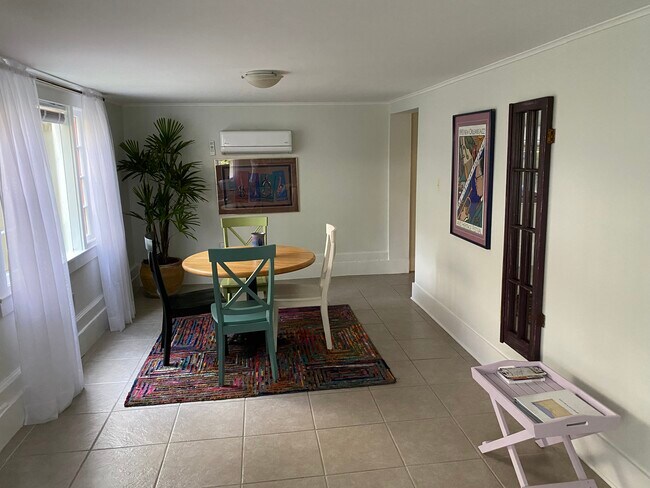 Dining area - 972 Picheloup Pl