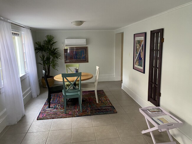 Dining area - 972 Picheloup Pl