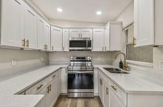 Foto del edificio - 1914 E Crenshaw St