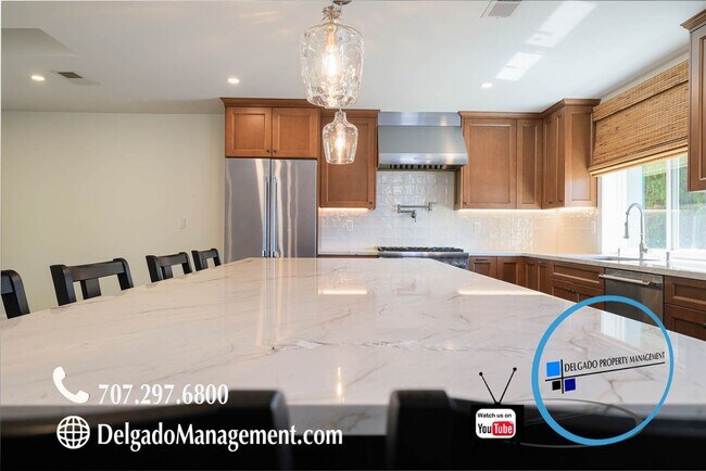 Foto del edificio - Lovely Benicia 4 Bedroom Home