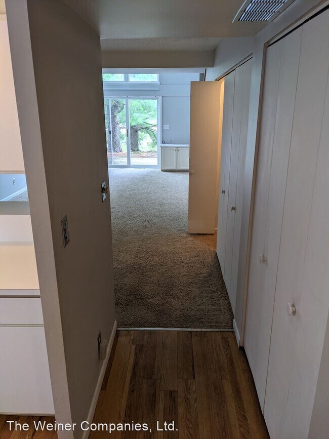 Building Photo - 2 br, 1.5 bath House - 2044 Blackthorn Dr.