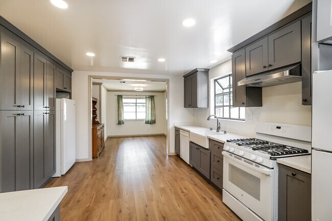 Foto del edificio - 6500 Lockhurst Dr