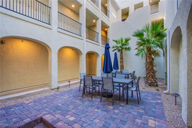 Foto del edificio - 2555 Hampton Rd