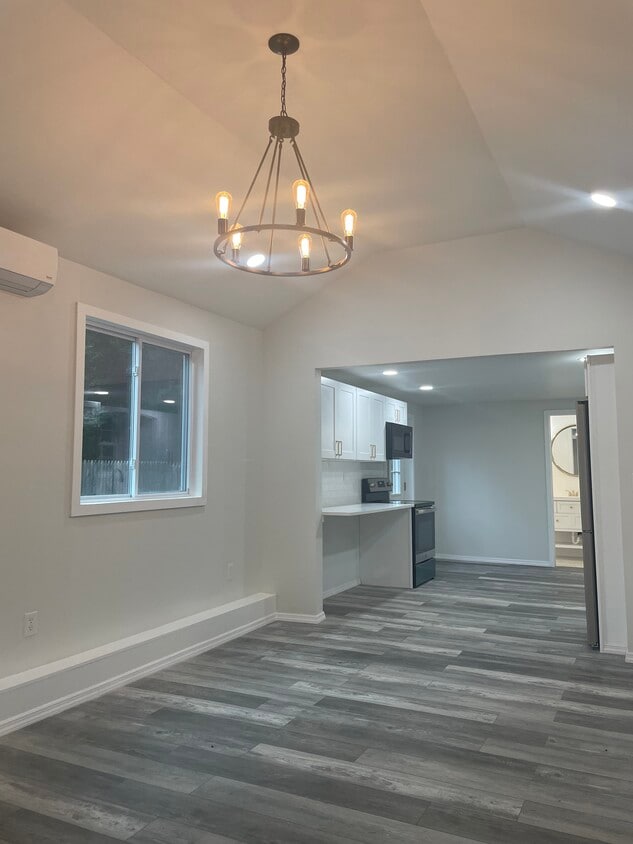 Primary Photo - 131 Davis Ave
