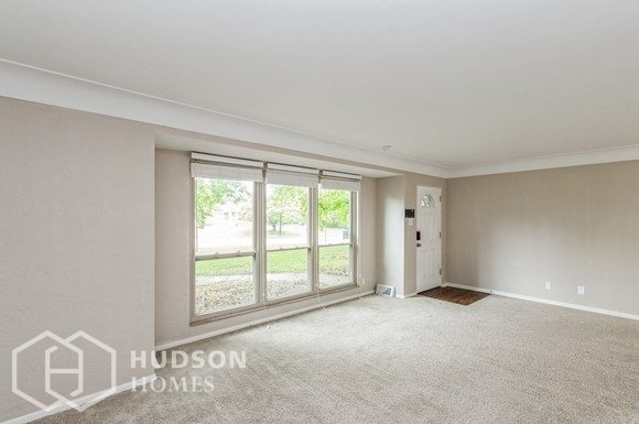 Building Photo - AVAILABLE NOW! - 1009 Blue Ridge Drive, Be...