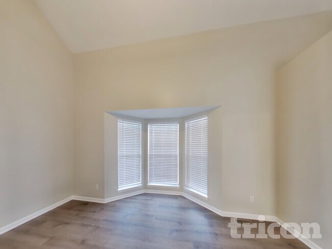 Foto del edificio - 1716 Lynn Cir