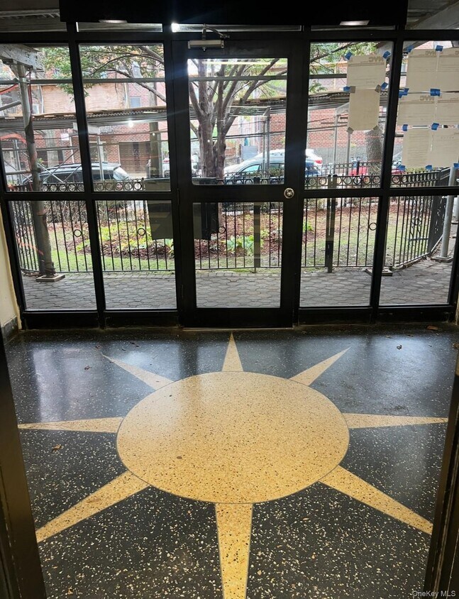 Foto principal - 89-20 55th Ave