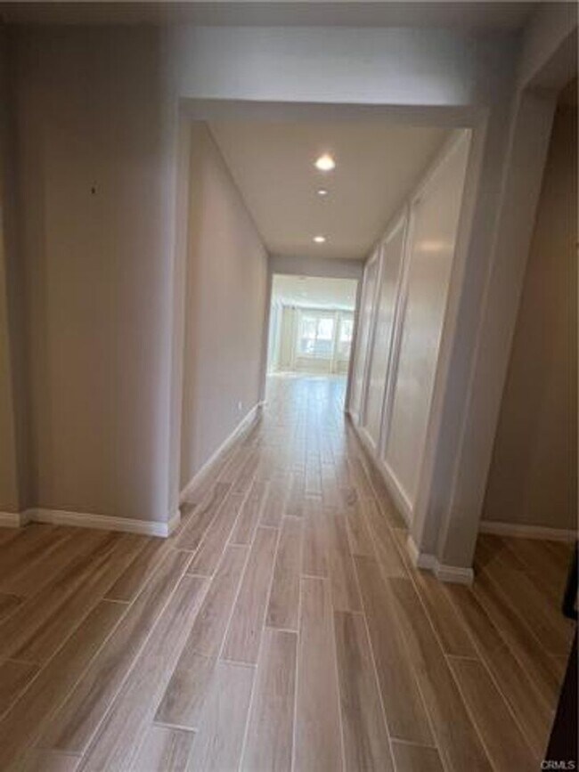 Foto del edificio - Welcome to this exceptional single-story 4-bedroom, 4-bathroom home!