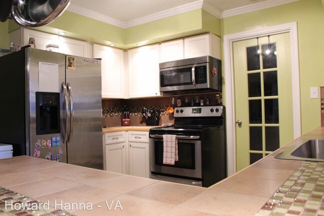 Building Photo - 3 br, 2 bath House - 1341 Devonshire Court