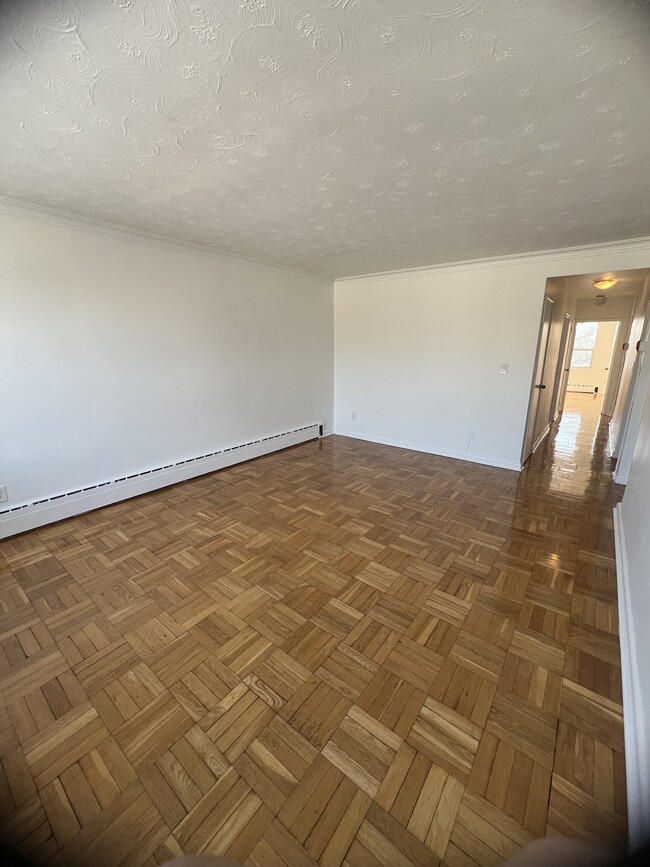 Building Photo - 7 Glazebrook Ave