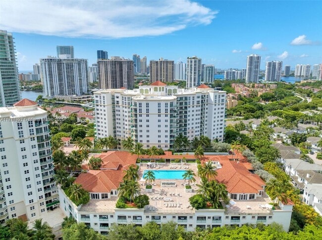 Foto del edificio - 20000 E Country Club Dr