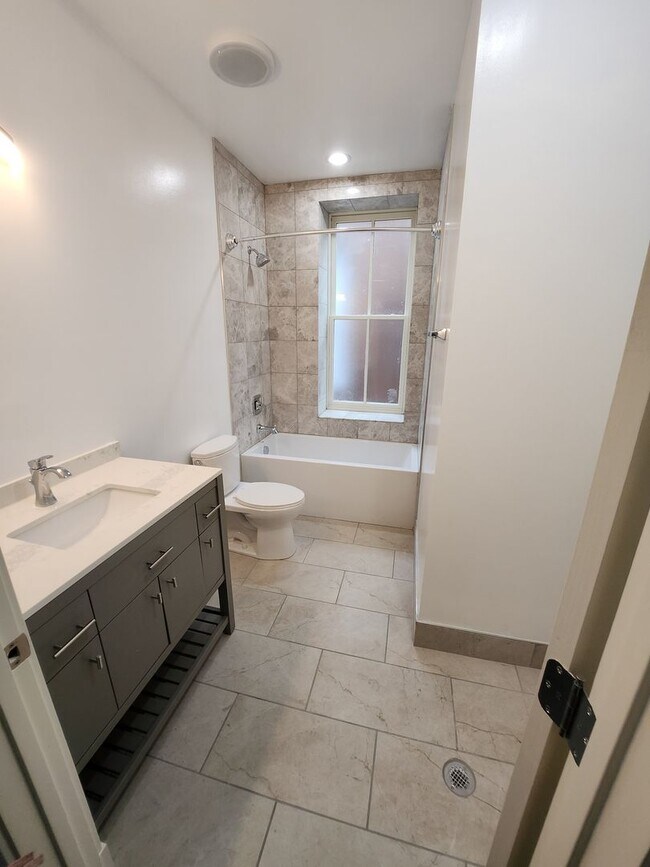 Foto del edificio - Newly Renovated One Bedroom Available Toda...